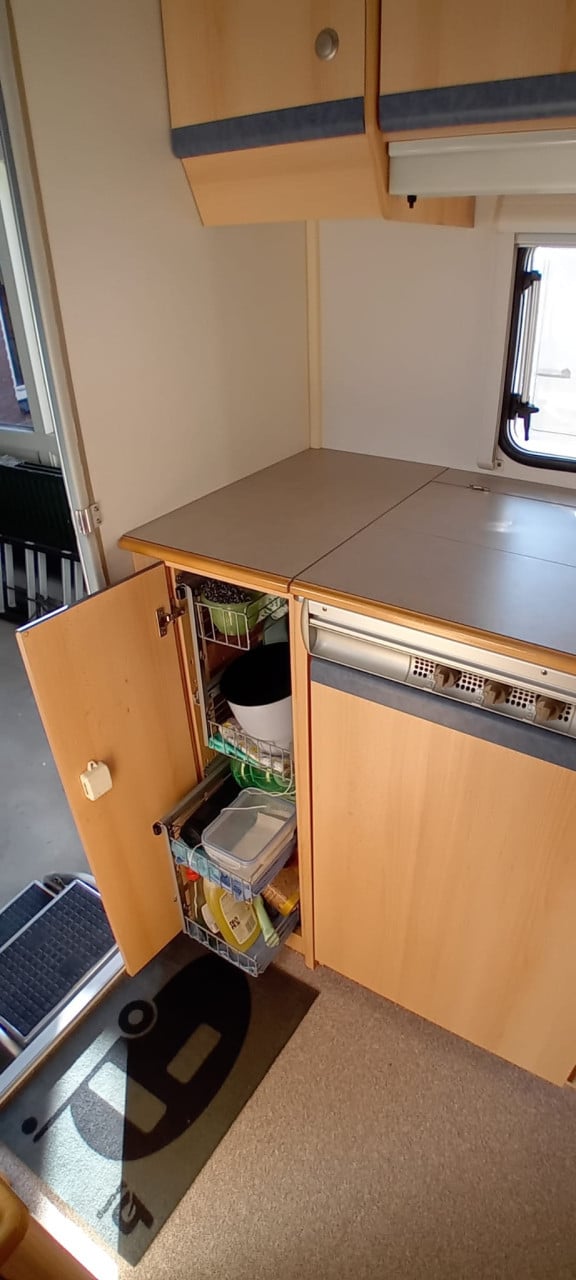 Compacte Eifelland caravan met mover!