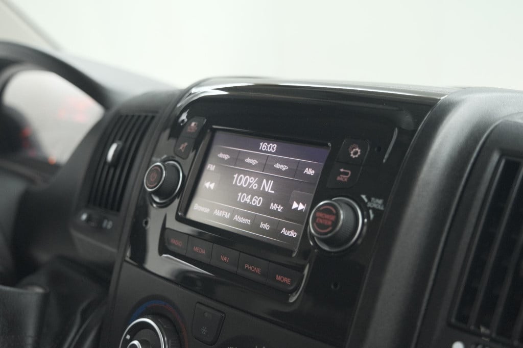 Peugeot Boxer 330 2.2 bluehdi 140 l2h2 premium | navigatie | houtenvloer in