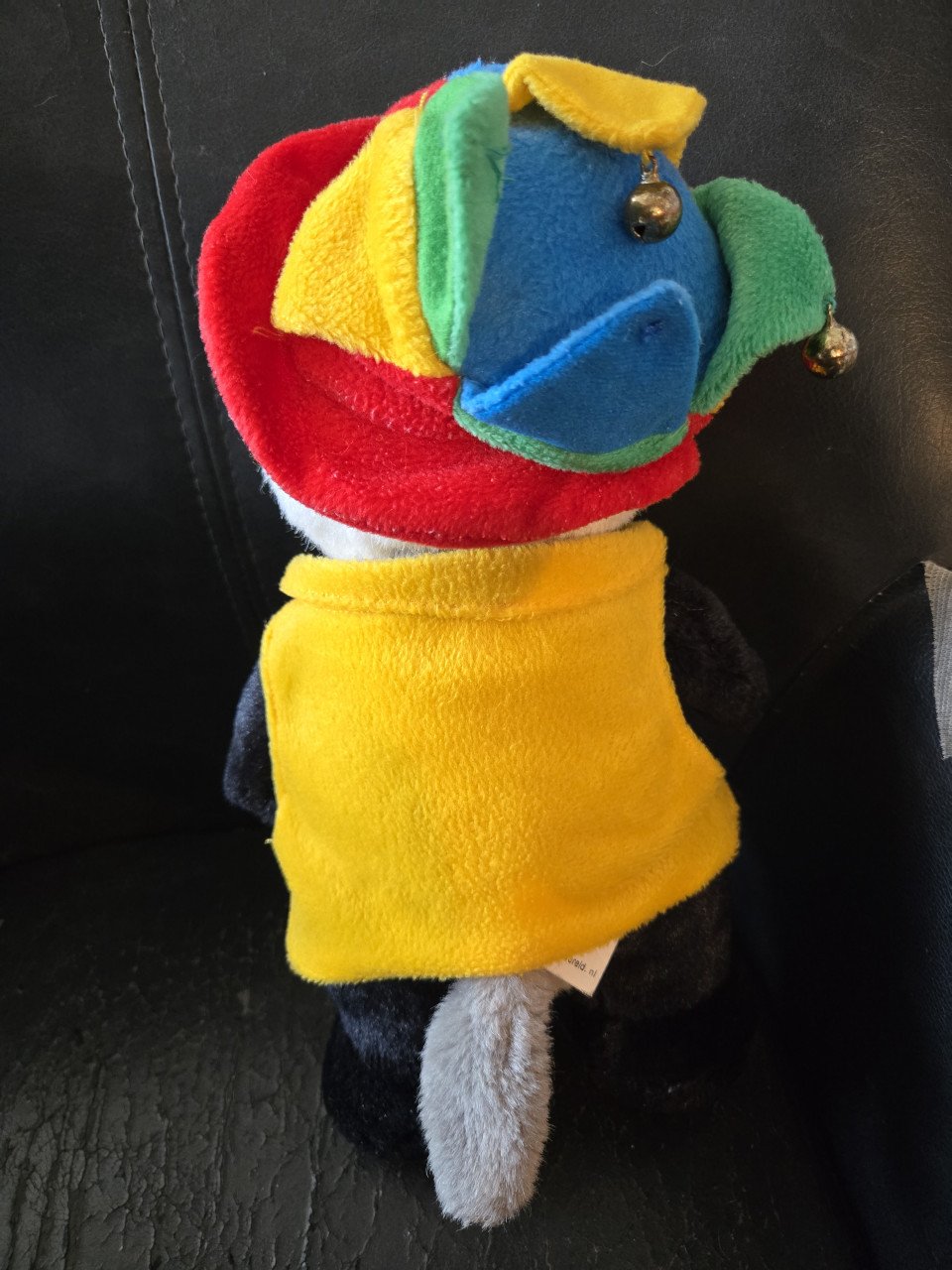 DIEDEREK DE DAS knuffel 30CM Kinderkampeerwereld Mist 2 belletjes van muts