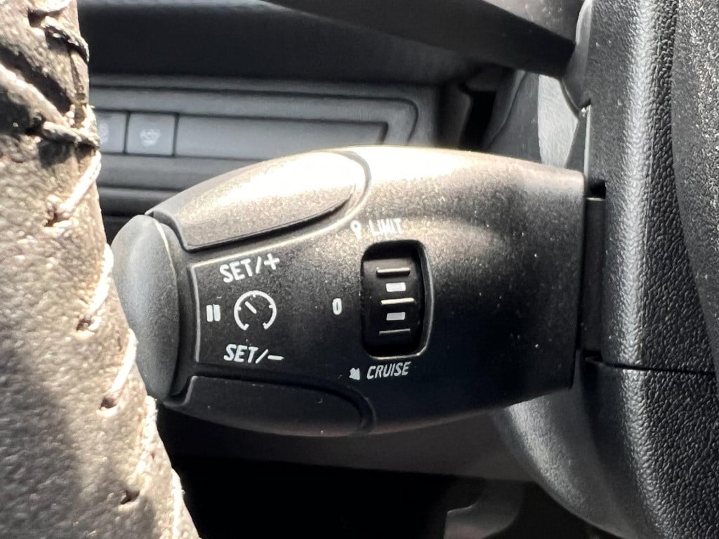 Peugeot 2008 1.2 puretech blue lion