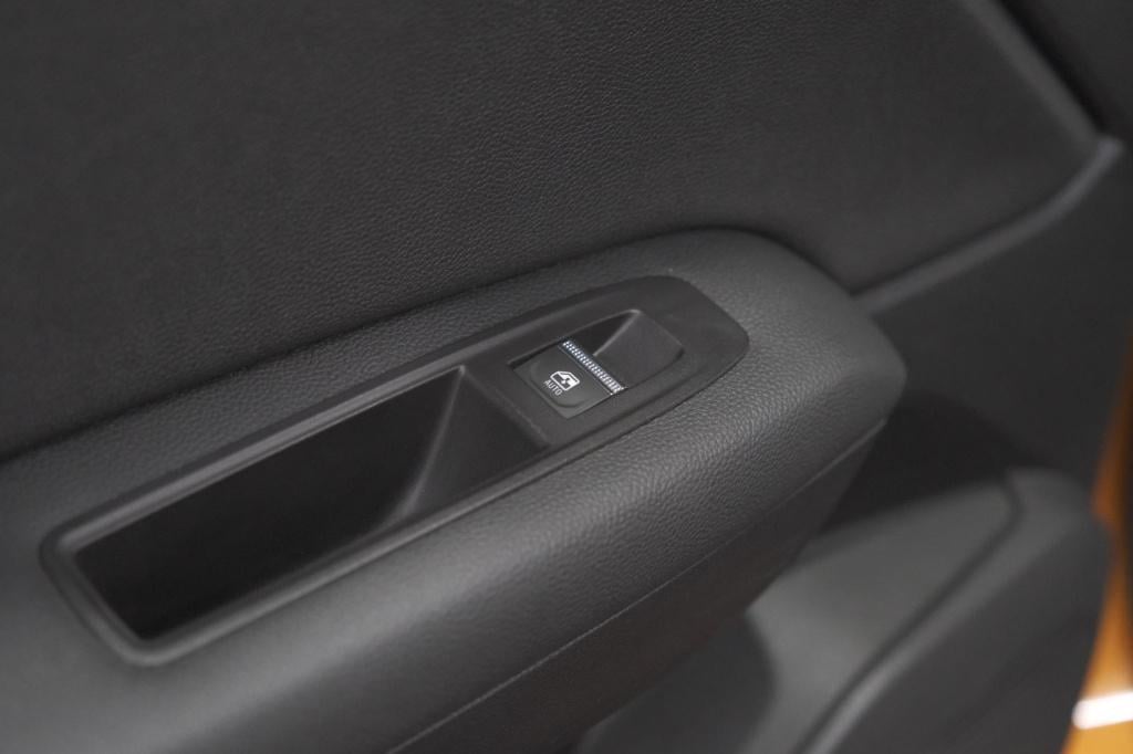 Renault Captur tce 130 edc intens | trekhaak | adaptieve cruise control | c
