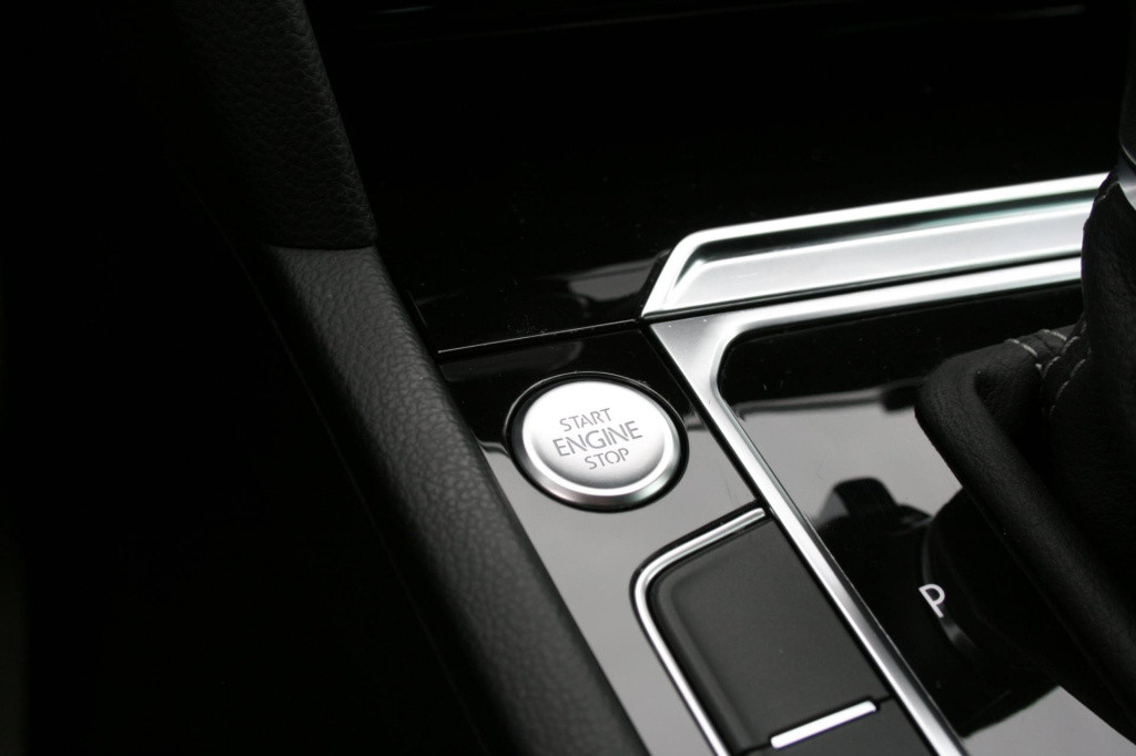Volkswagen Passat variant 1.5 tsi highline business r