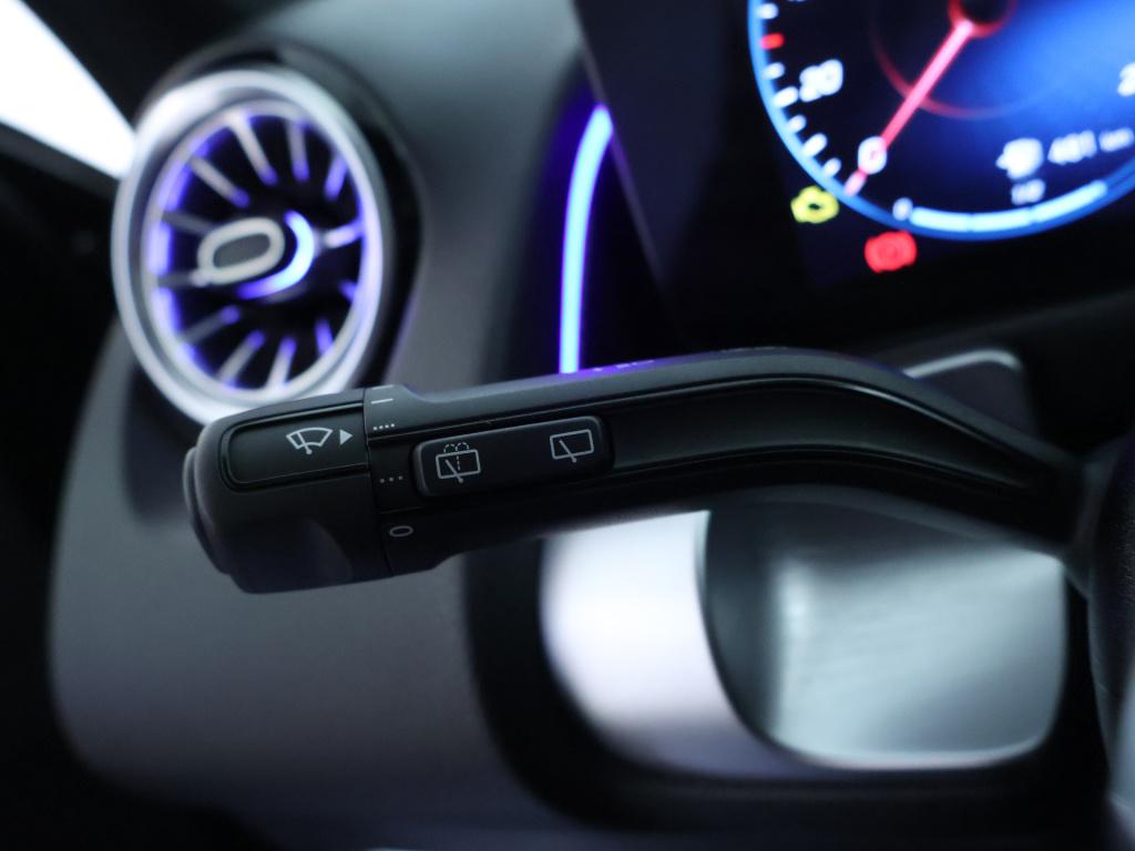 Mercedes-Benz Glb 200 amg line | panoramadak | trekhaak | cruise control | 