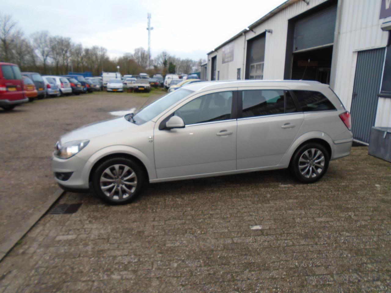 Opel Astra 1.6i Cosmo Stationcar