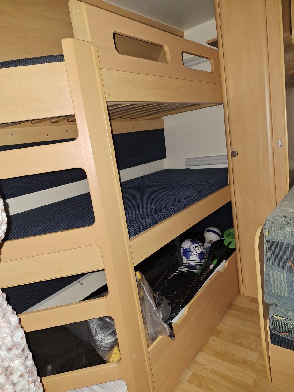 Caravan hobby de luxe 500 kmf 3 pers stapelbed