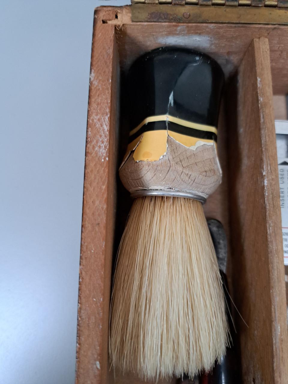 Vintage houten scheerdoos met spiegel en vakverdeling compleet