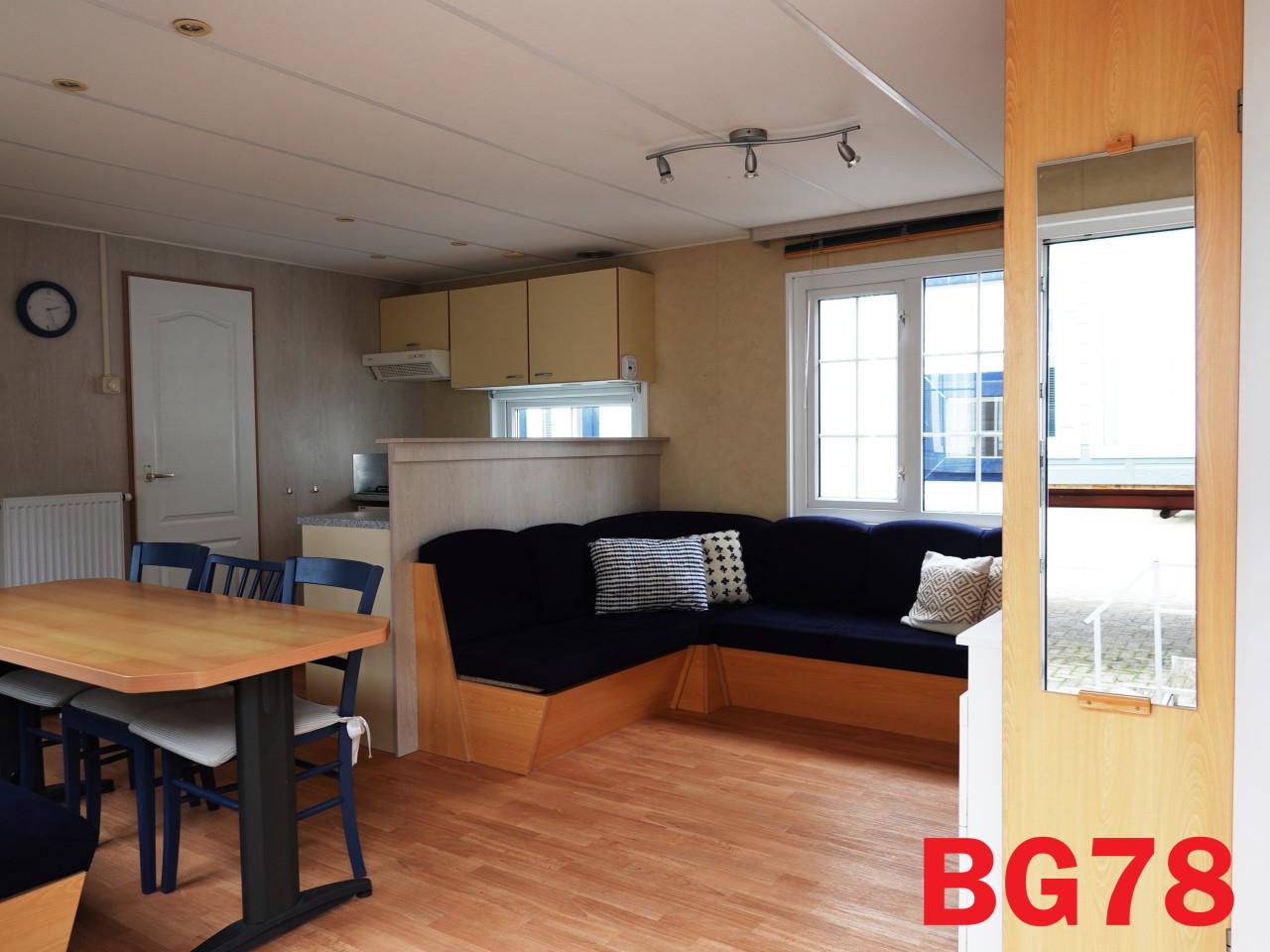 Prima chalet met 3 slk, dubbel glas, CV en middenkamer te koop