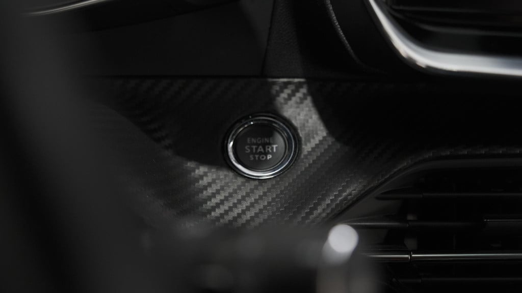 Peugeot 208 puretech 100 eat8 gt-line | trekhaak | adaptieve cruise control