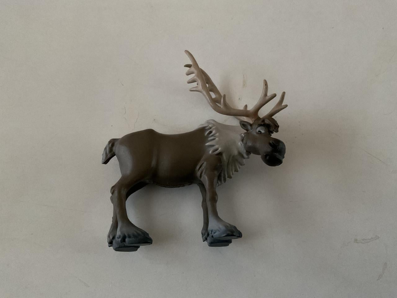 2 grote olifanten, leeuw, zwijn. Merk: Schleich.  eland en koe merk: Bully