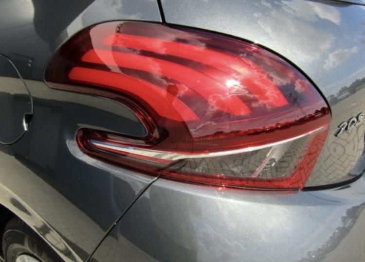 Peugeot 208 2018 54dkm airco navi pdc