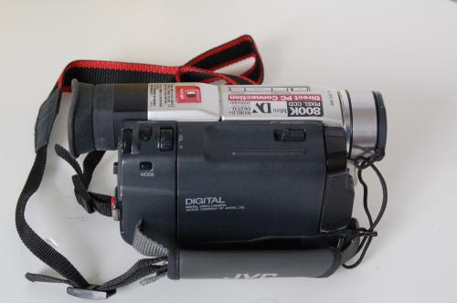 Jvc vidiocamera met lader accu en tapes