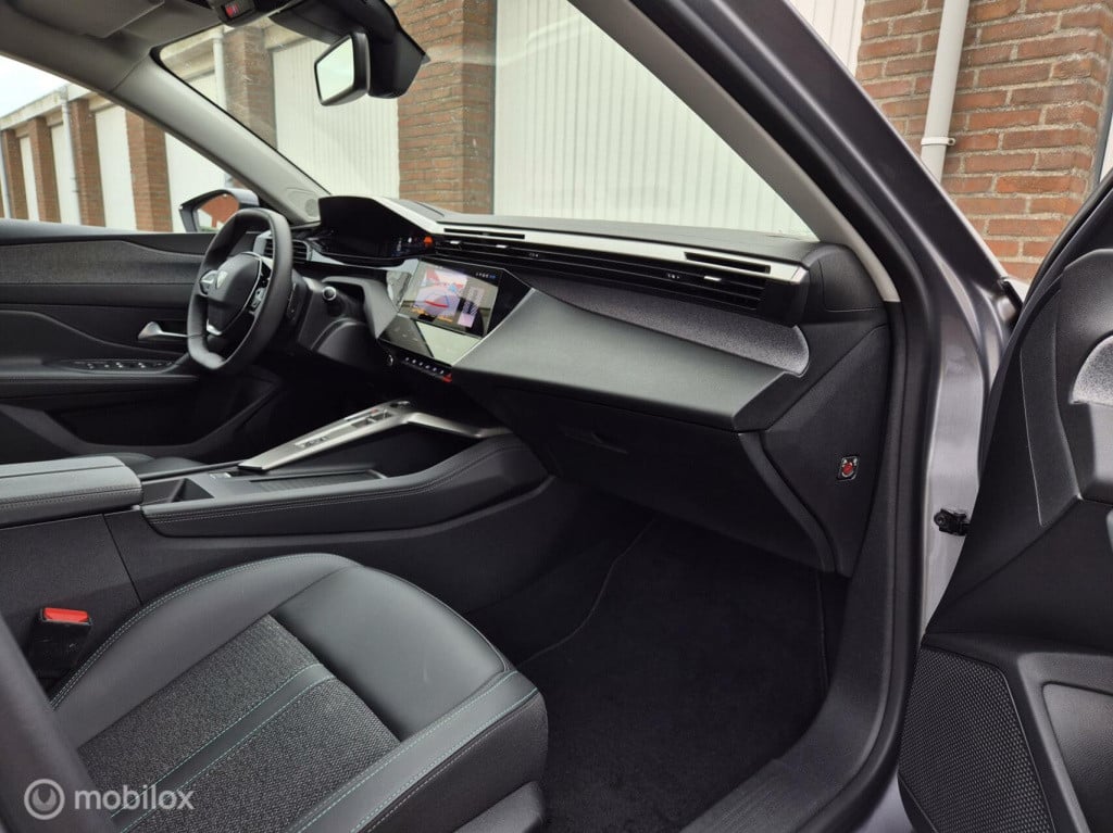 Peugeot 308 1.2 puretech allure / btw auto / automaat / led / acc / achteru