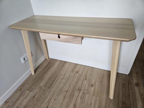 Smal bureau/sidetable Ikea Lisabo