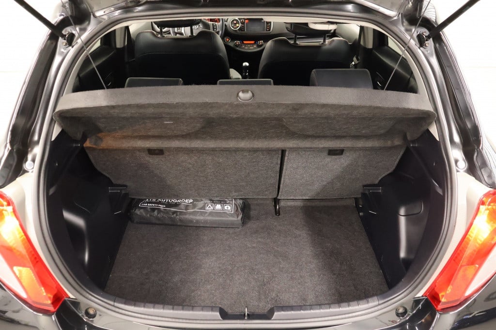 Toyota Yaris 1.3 vvt-i dynamic