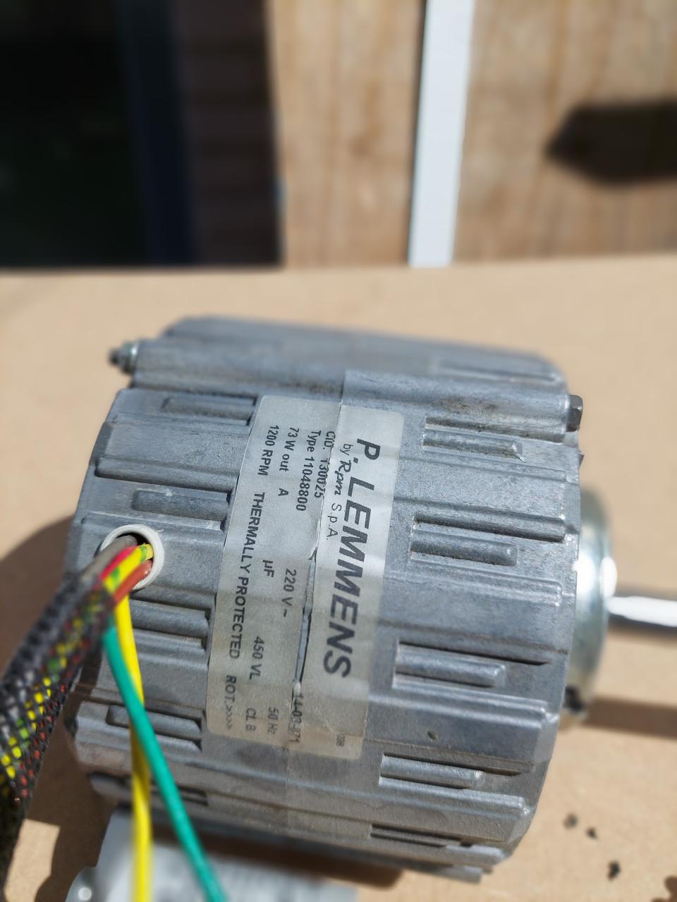 * gereserveerd* Elektromotor met lange as