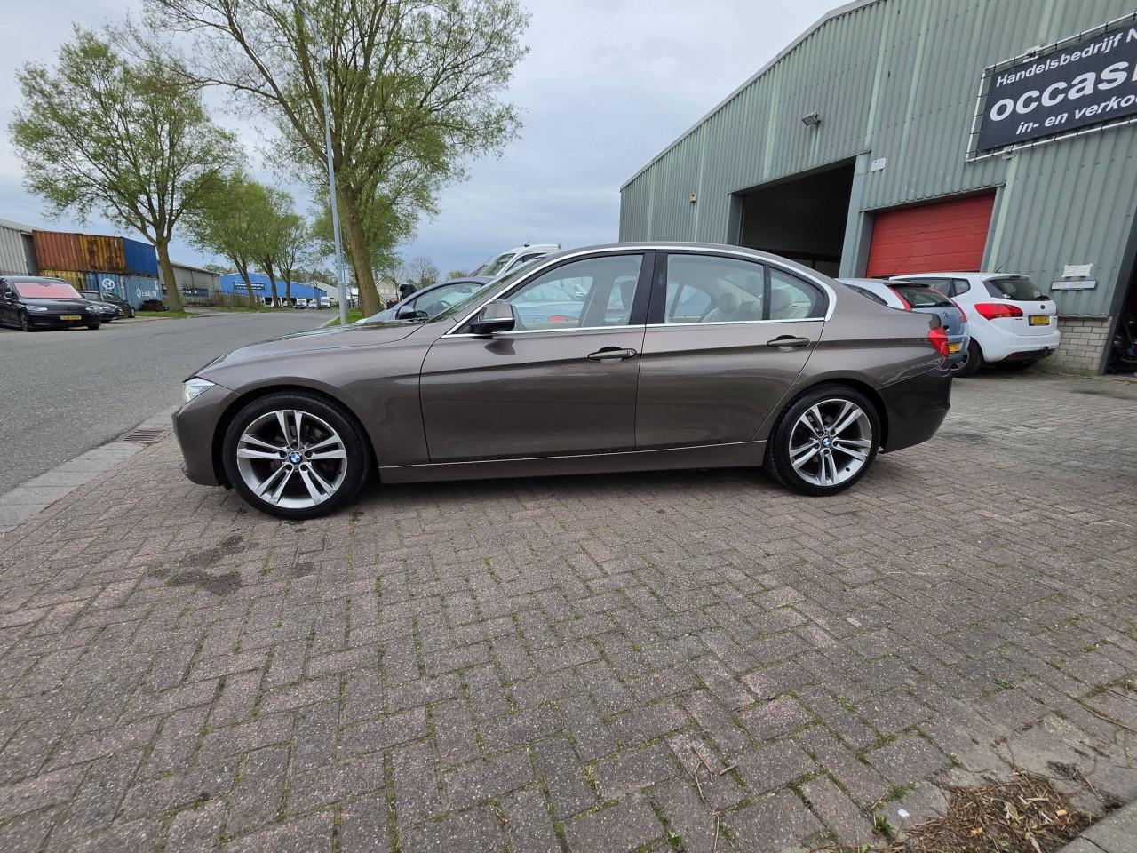 Te Koop: BMW 320i F30 – Luxe & Sportief!