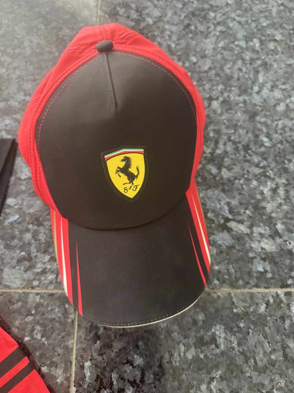 Ferrari shirt + pet o