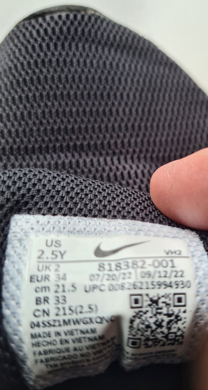 Zwarte sneakers van Nike  Maat 34