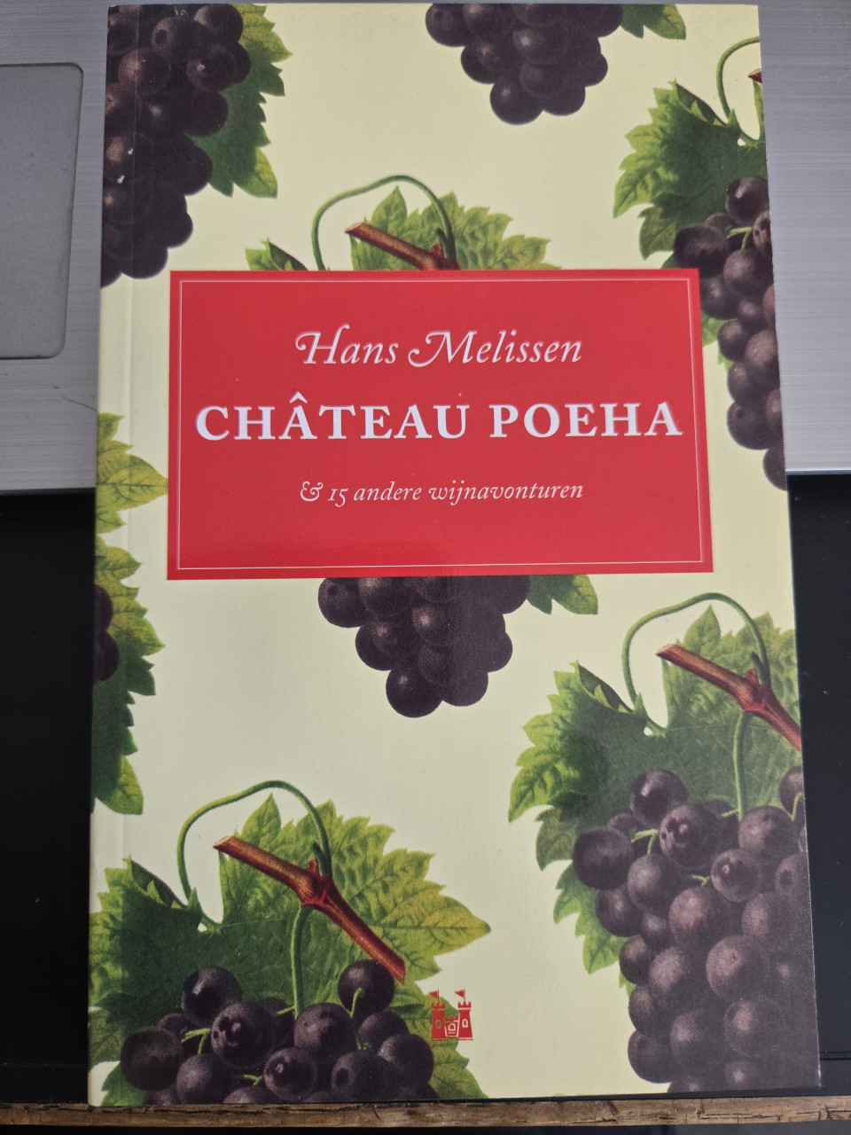 2 wijnboeken: Gek op wijn en Chateau Poeha. Allebei zgan