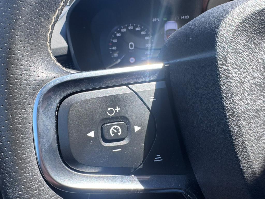 Volvo XC40 1.5 t5 recharge r-design