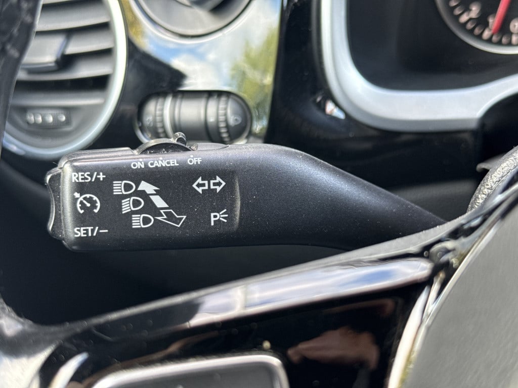 Volkswagen New Beetle 1.2 tsi design | nl-auto | navi | airco | cruisec.