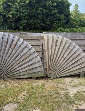 Tuinschermen. 75,- alles