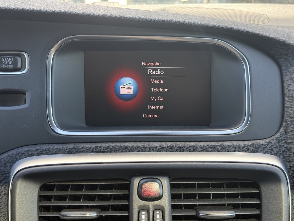 Volvo V40 t3 153pk aut6 polar+ sport| panodak| camera| h&k sound| keyless|