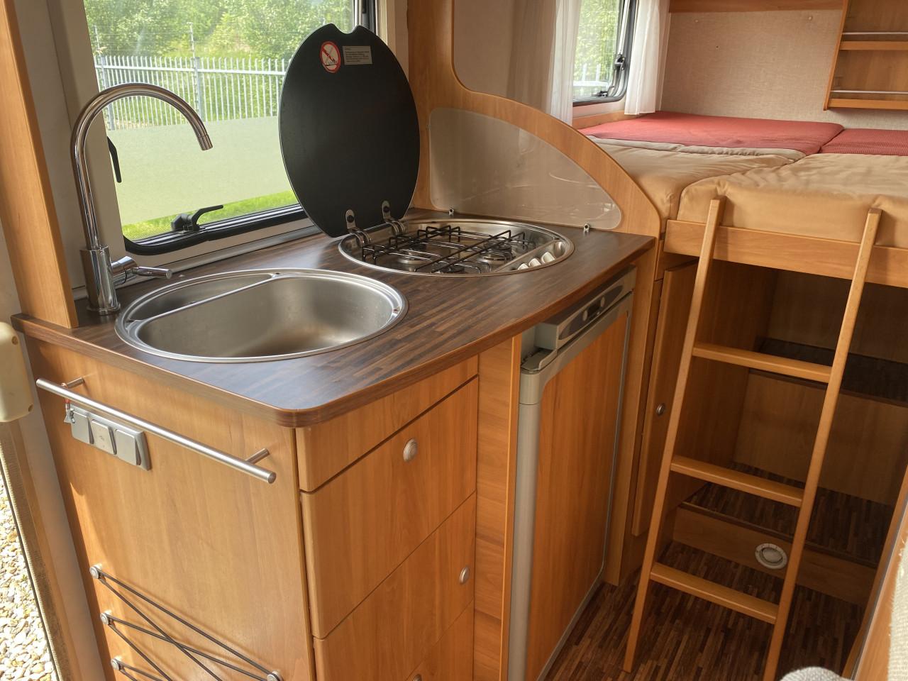 Hymer Van HV562 half-integraal met lengtebedden