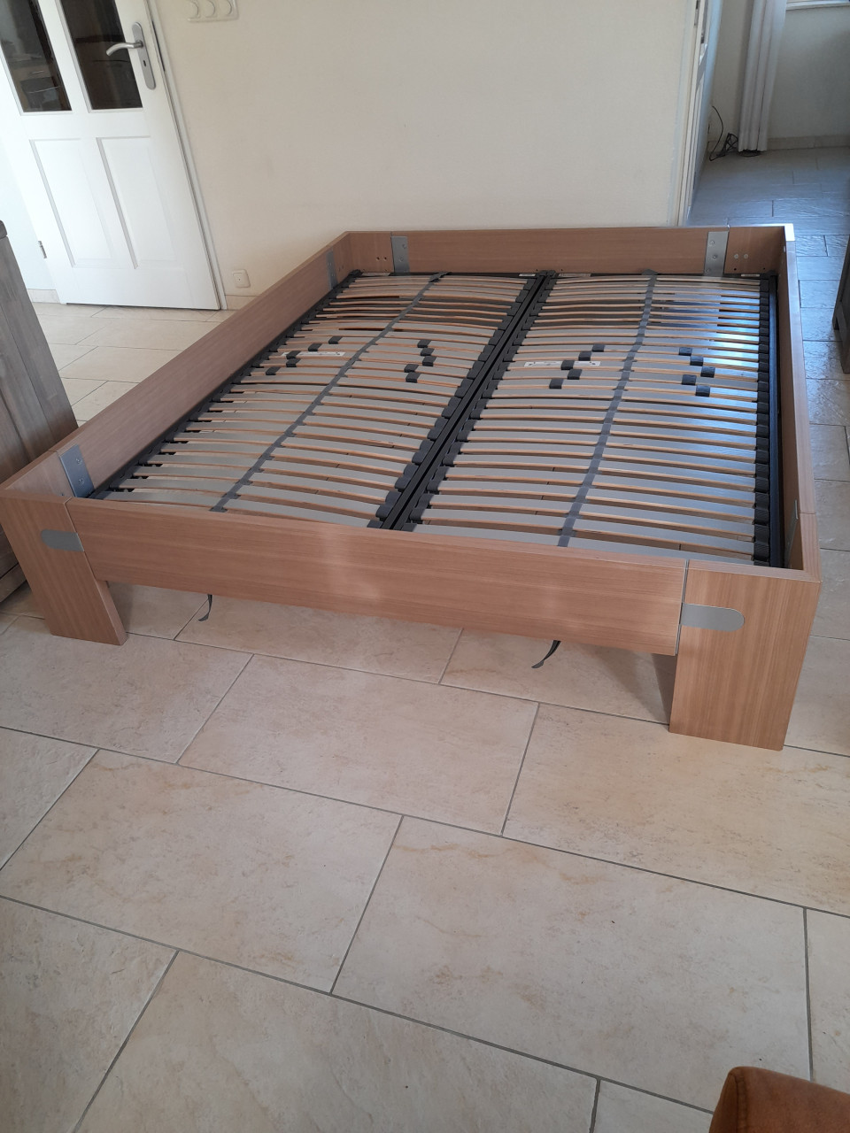 2 Persoons bed 160 x 200 met Bossflex lattenbodems (in goede nette staat )