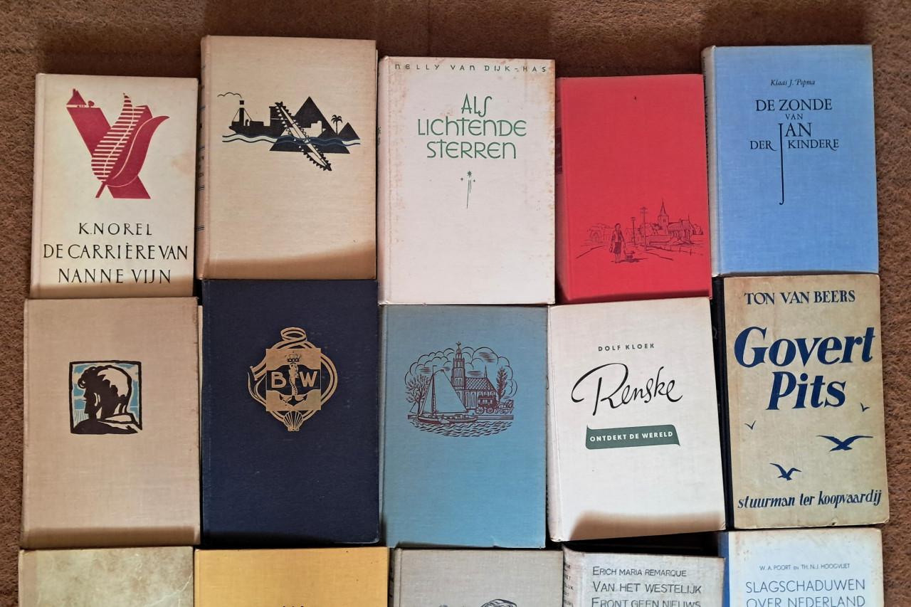 Boekenset 2: oude jeugdboeken met harde kaft