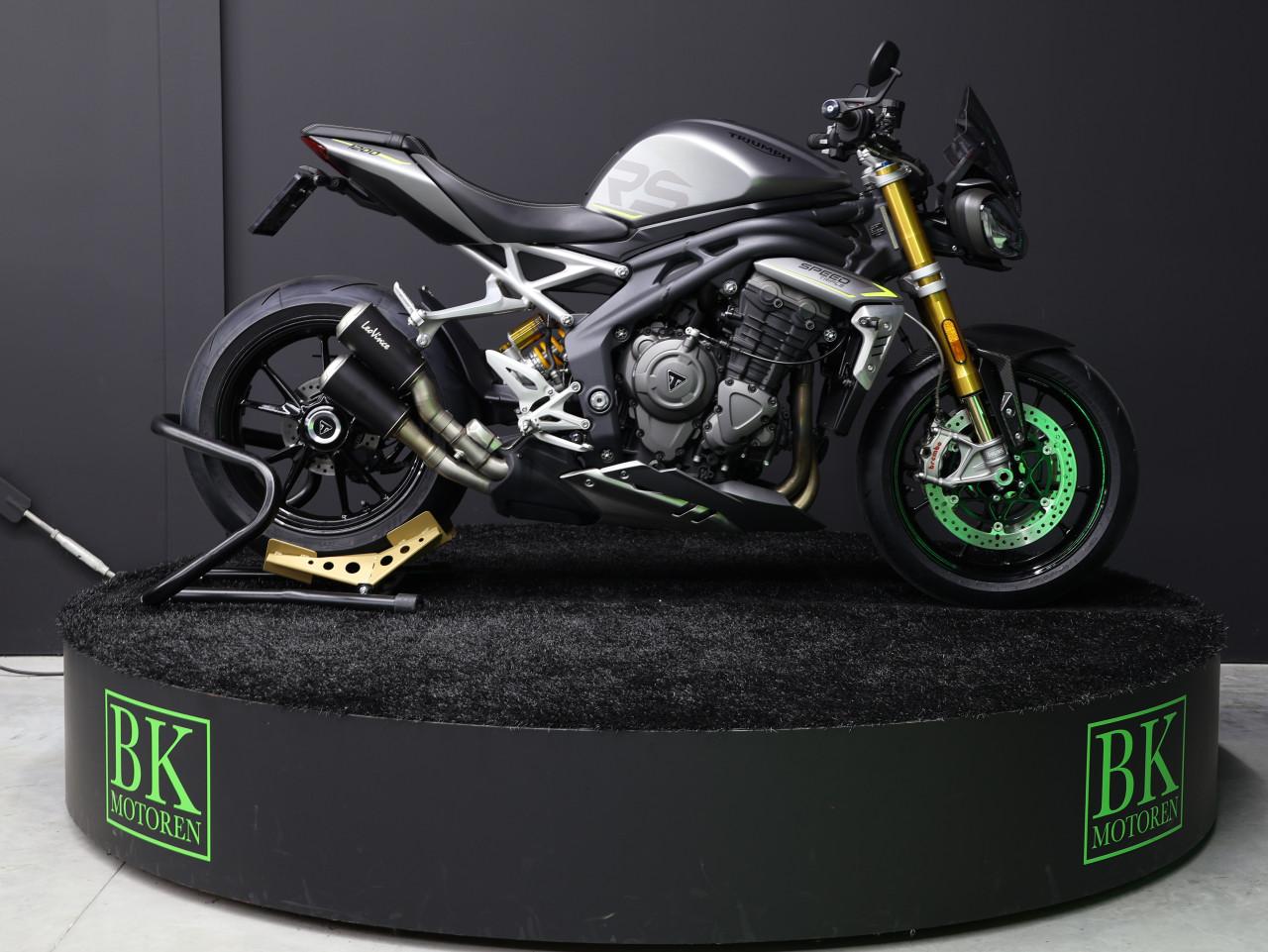 SPEED TRIPLE RS | Silver Ice