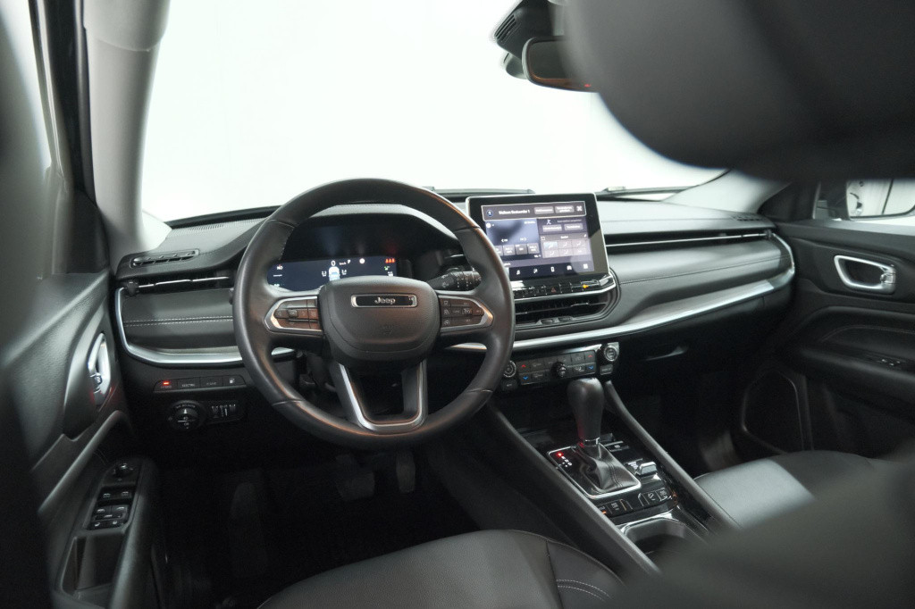 Jeep Compass 4xe 190 plug-in hybrid electric night eagle | camera | apple c