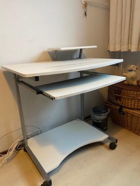 Tiener- of studenten bureau met opzetstuk.