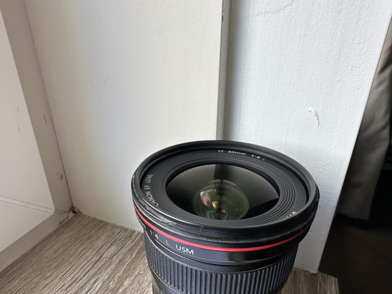 Canon EF 17-400mm F/4 L USM met zonnekap