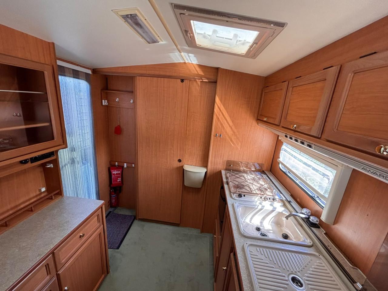 Caravan Award Transtar 8020