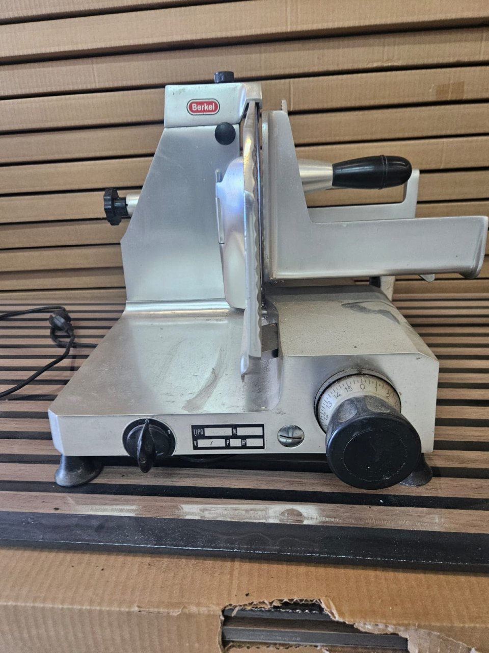 SNIJMACHINE  BERKEL TC 250 PLUS