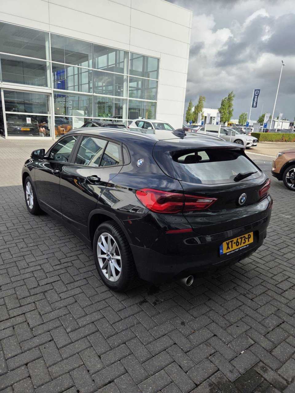 BMW X2 sdrive18i executive | parkeersensoren | airco | navigatie | trekhaak