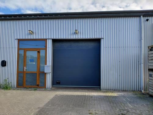 Te huur   Prachtige opslag ruimte 260m2 , de Zompe 55, Serooskerke