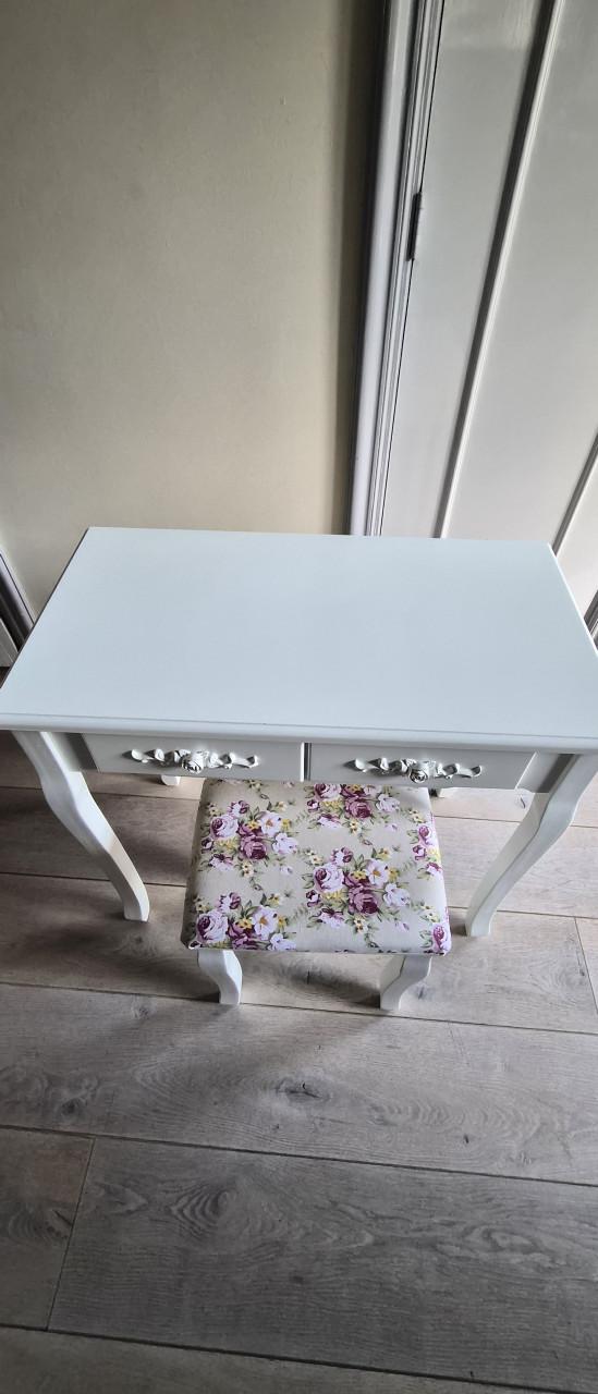 Make-up tafeltje met krukje