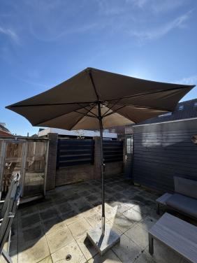 Parasol incl voet.
