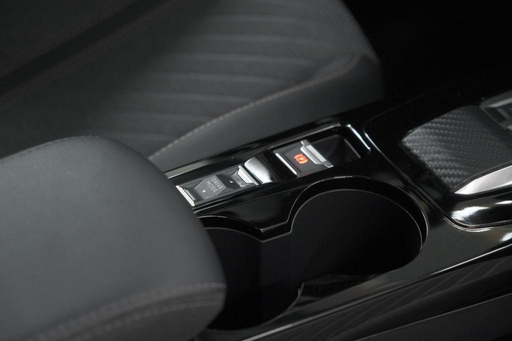Peugeot 2008 1.2 hybrid 136 allure | 360 camera | adaptieve cruise control 