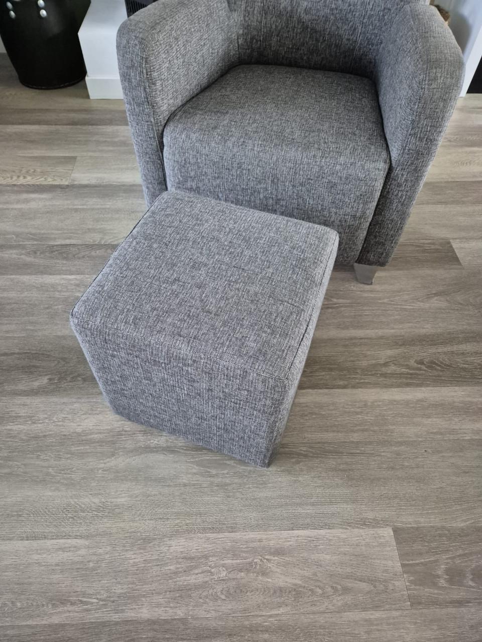 Bank en stoelen te koop. Incl. hocker