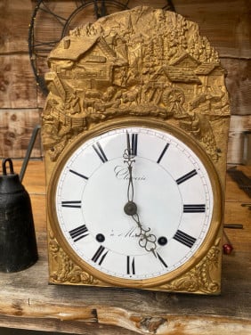 Comtoise franse klok omstreeks 1880 antiek boerderij tafereel
