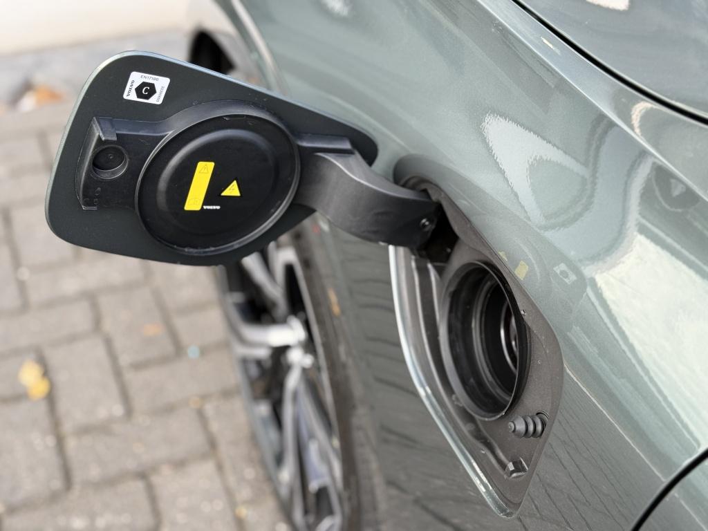 Volvo V60 t6 398pk recharge ultra dark| pano| 360camera| adap.cruise| awd