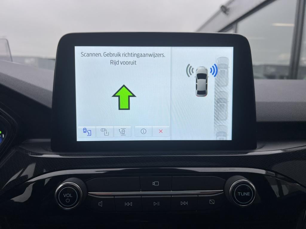 Ford Kuga 2.5 phev e-cvt 225pk st-line x , pano dak , 19inch , voorruitverw