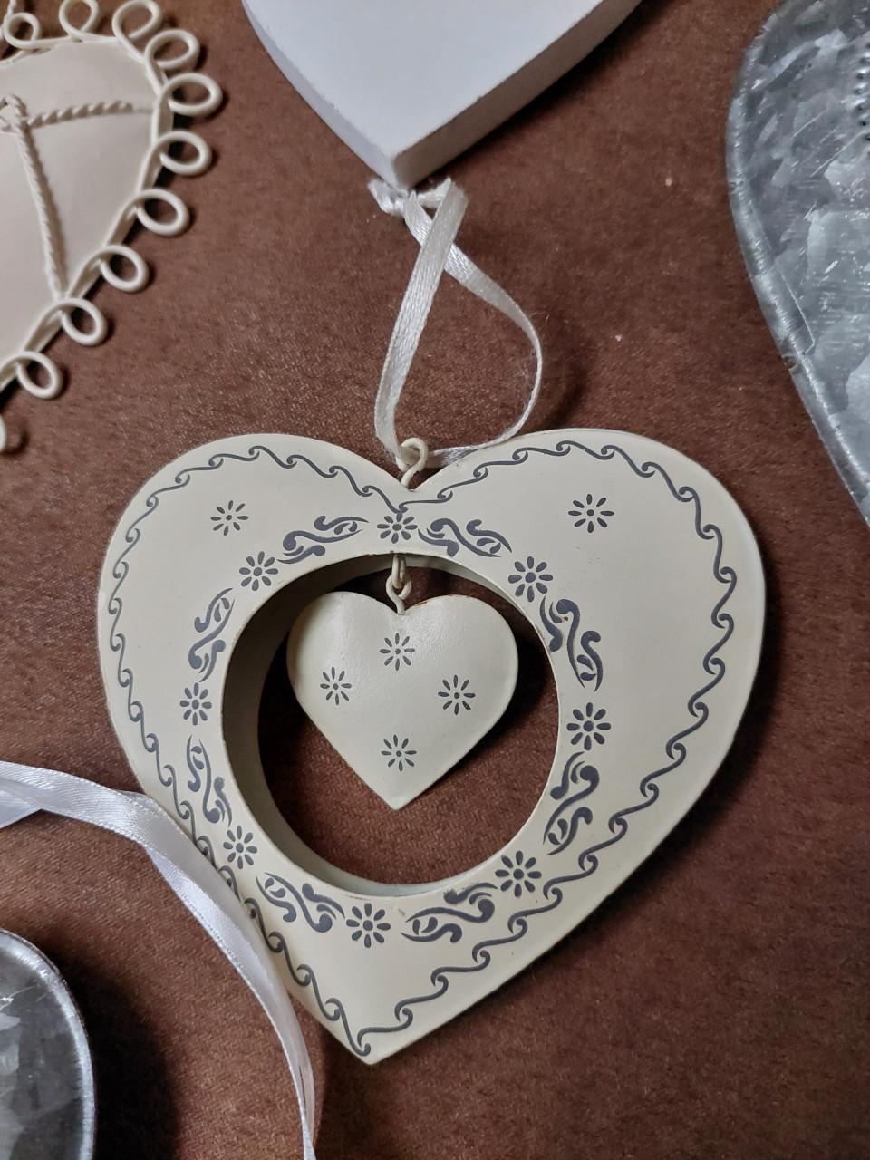 5 hartjes (kerstboom)hangers beige/zilver