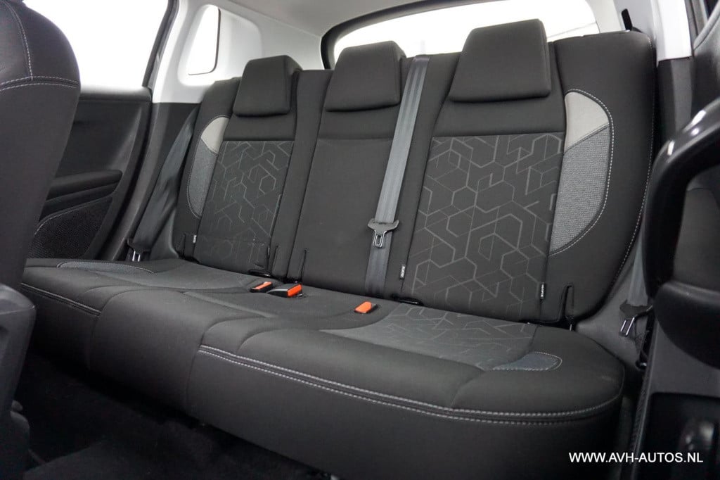 Peugeot 2008 1.2 puretech blue lion