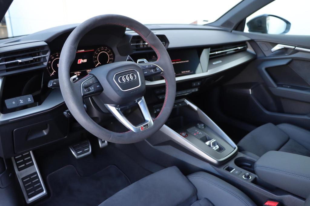 Audi Rs3 limousine 2.5 tfsi quattro | rs dynamic | keramisch | pano | bang 