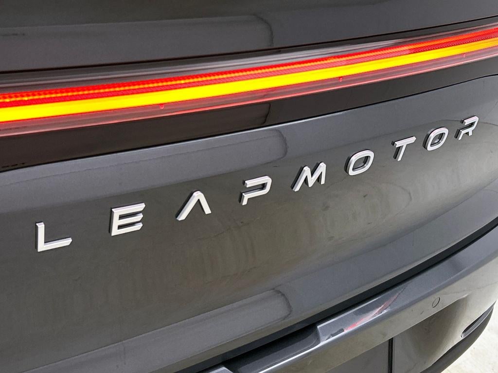 Leapmotor C10 design reev (hybrid) 28.4 kwh | interieur camel brown | stoel