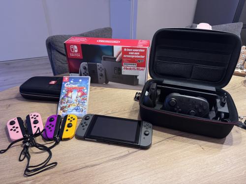 Nintendo Switch V1 grijs met accessoires.